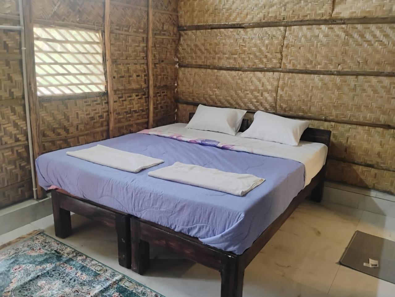 Tamarind Tree Way Side Amenities Hotell Hosapete Exteriör bild