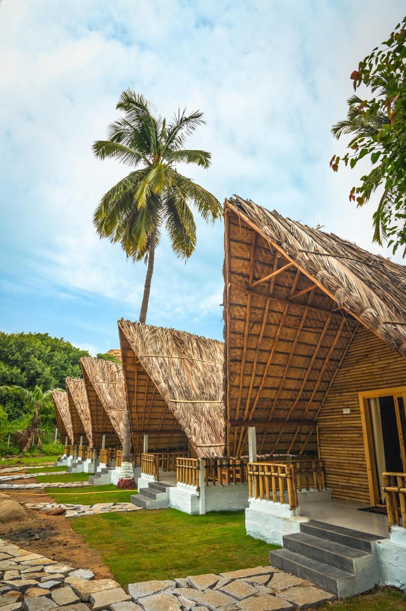 Tamarind Tree Way Side Amenities Hotell Hosapete Exteriör bild